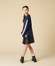 KJKKA34034 a.v.v KIDS(アー・ヴェ・ヴェ) [130-160]【袖デザイン/プリントロゴ＋パール調デザイン/通学にもオススメ】レーステープ裏毛トレーナー グレー