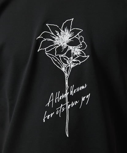 MKKGC10063  【洗える】フラワー刺繍VネックTシャツ
