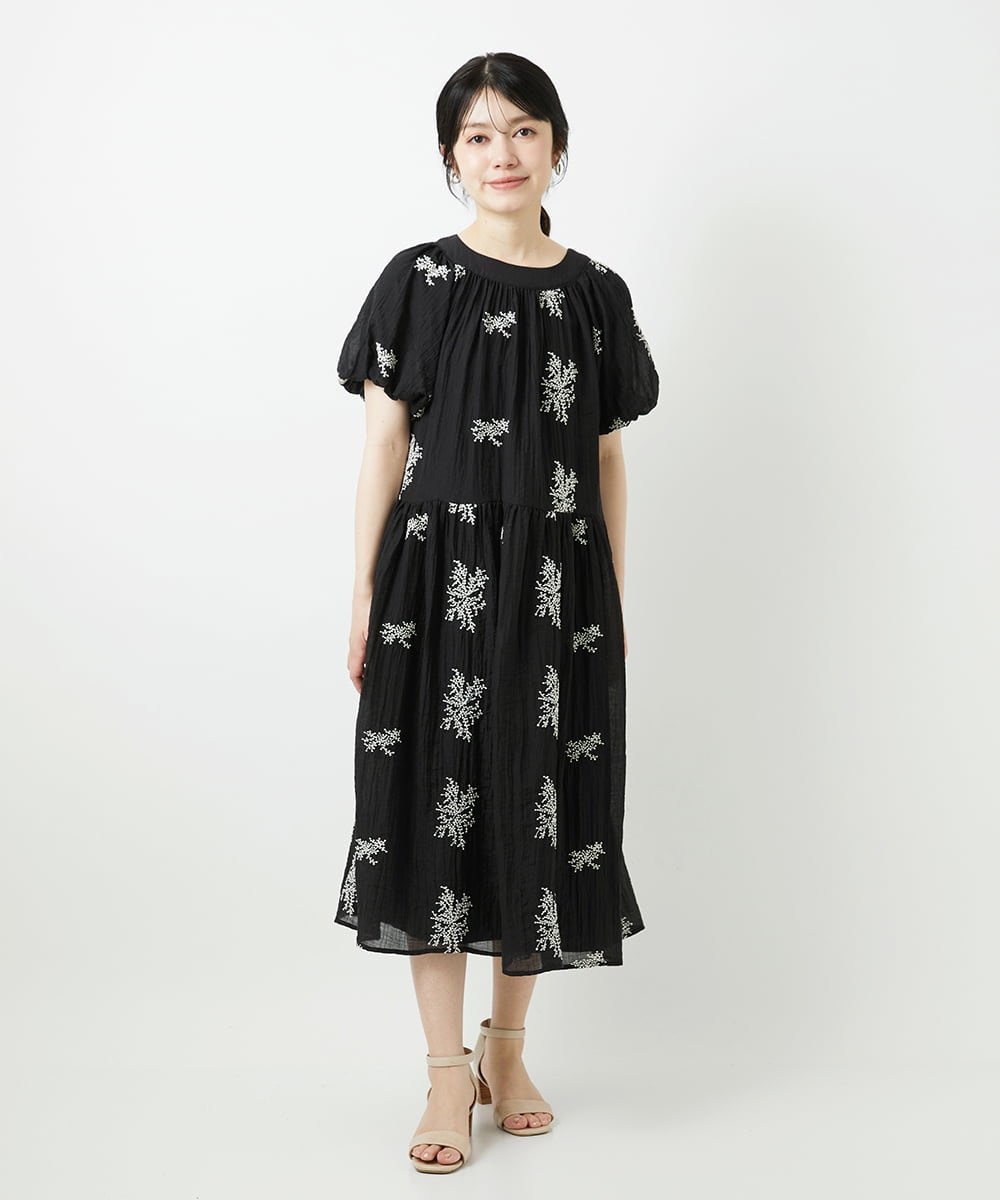 NHEGF93390 GIANNI LO GIUDICE(小さいサイズ)(メゾン ドゥ サンク) 楊柳フラワー刺しゅうワンピース ベージュ