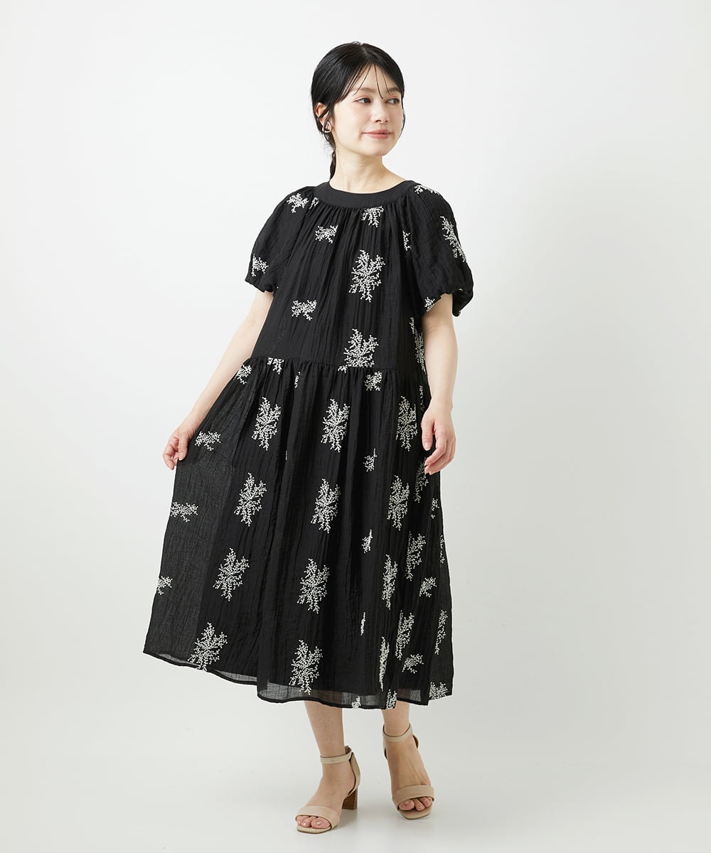 NHEGF93390 GIANNI LO GIUDICE(小さいサイズ)(メゾン ドゥ サンク) 楊柳フラワー刺しゅうワンピース ブラック