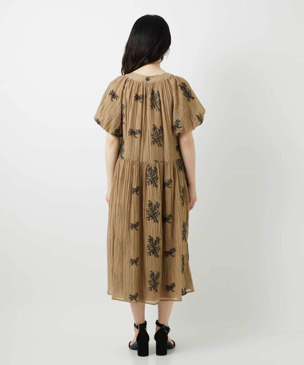 NHEGF93390 GIANNI LO GIUDICE(小さいサイズ)(メゾン ドゥ サンク) 楊柳フラワー刺しゅうワンピース ベージュ
