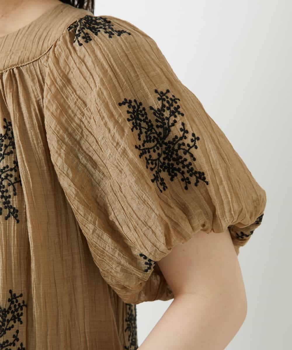 NHEGF93390 GIANNI LO GIUDICE(小さいサイズ)(メゾン ドゥ サンク) 楊柳フラワー刺しゅうワンピース ベージュ