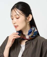 NK3JD05140 GIANNI LO GIUDICE(ジャンニ ロ ジュディチェ) フラワープリントスクエアスカーフ ネイビー