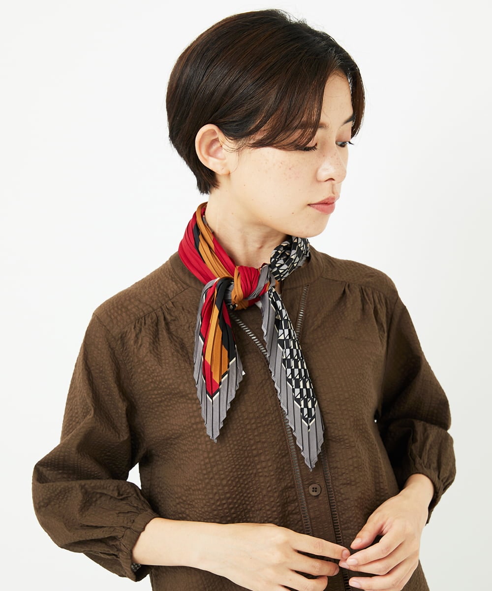 NR3JB02080 GIANNI LO GIUDICE(小さいサイズ)(メゾン ドゥ サンク) ストライプ幾何プリーツプチスカーフ ライトグレー系