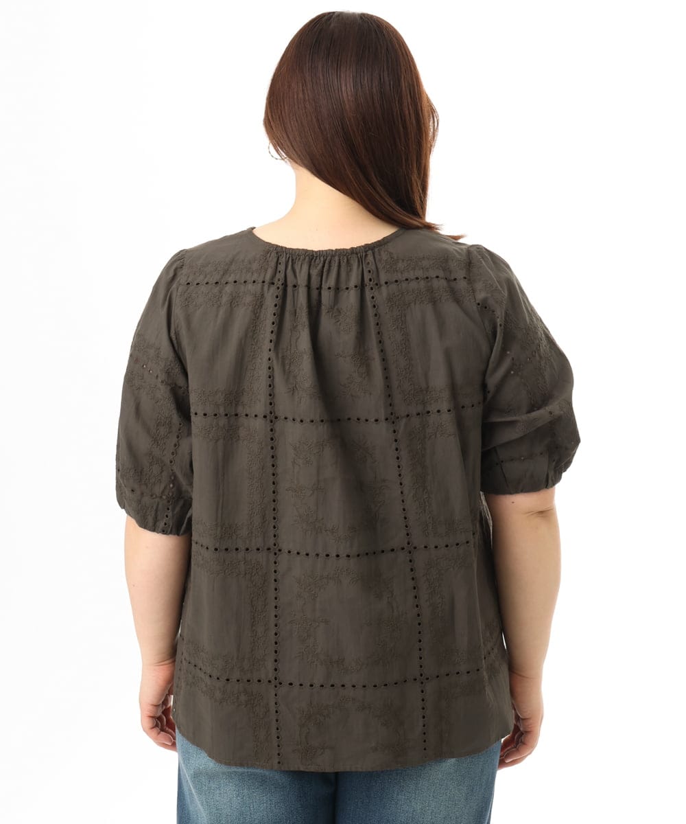 OLBFD24099 eur3(エウルキューブ) 【大きいサイズ】エンブロイダリーブラウス ダークグレー