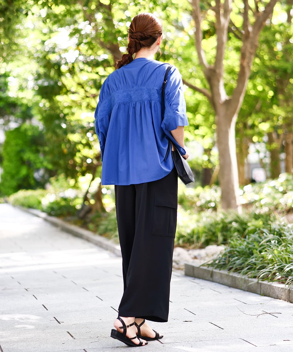 OLBHA10099 eur3(エウルキューブ) 【大きいサイズ】キャンブリックバック刺繍ブラウス ブルー(55)