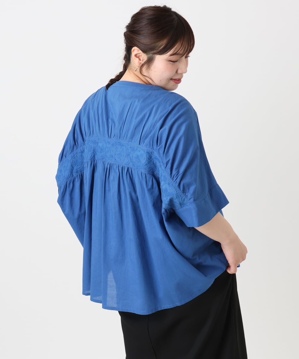 OLBHA10099 eur3(エウルキューブ) 【大きいサイズ】キャンブリックバック刺繍ブラウス ブルー(55)