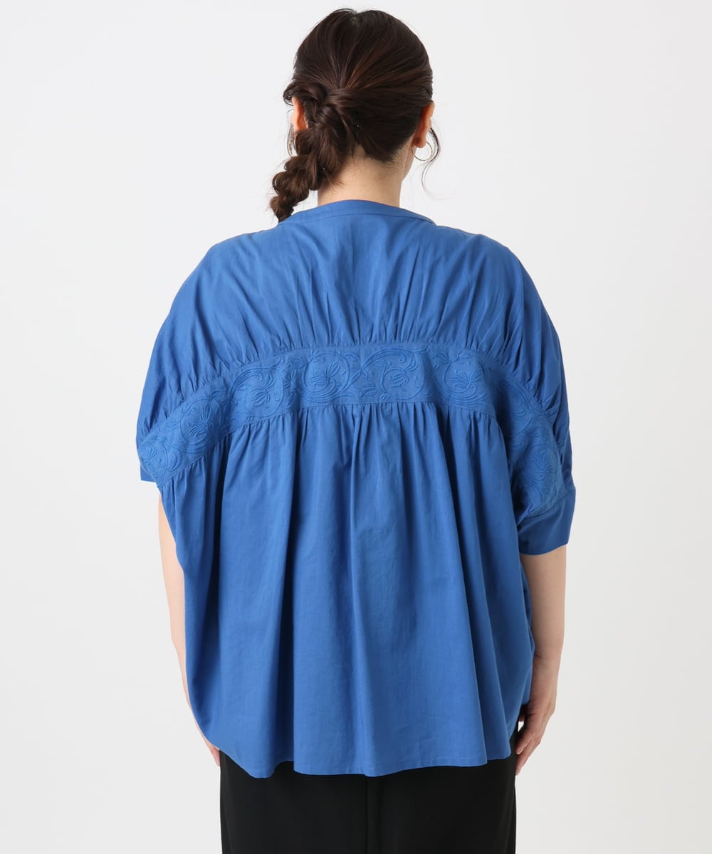 OLBHA10099 eur3(エウルキューブ) 【大きいサイズ】キャンブリックバック刺繍ブラウス ブルー(55)