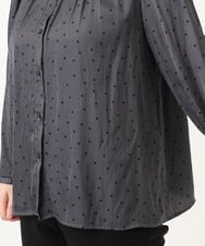 OLBKA04099 eur3(エウルキューブ) 【大きいサイズ】サテンドットブラウス ダークグレー(93)