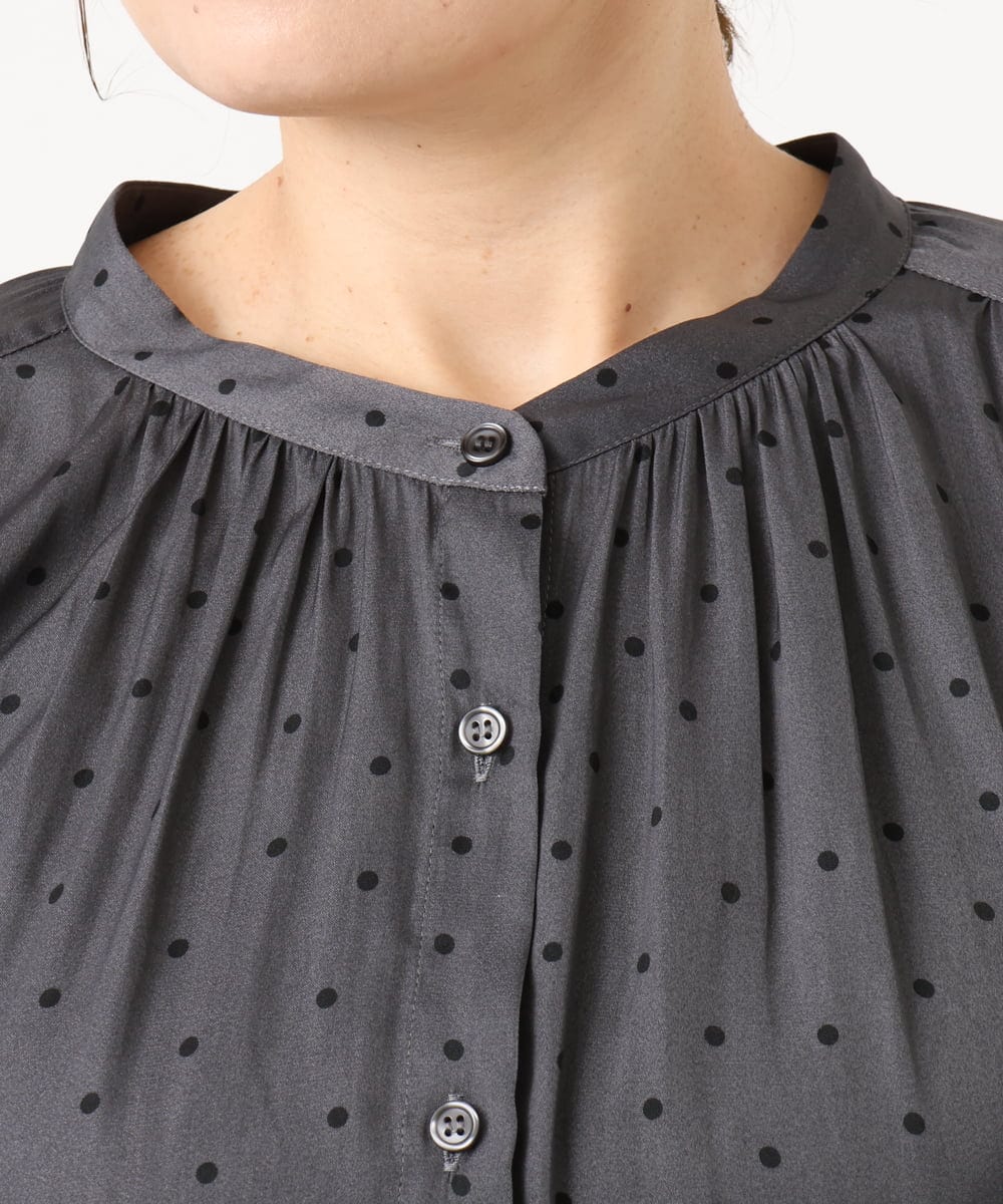 OLBKA04099 eur3(エウルキューブ) 【大きいサイズ】サテンドットブラウス ダークグレー(93)