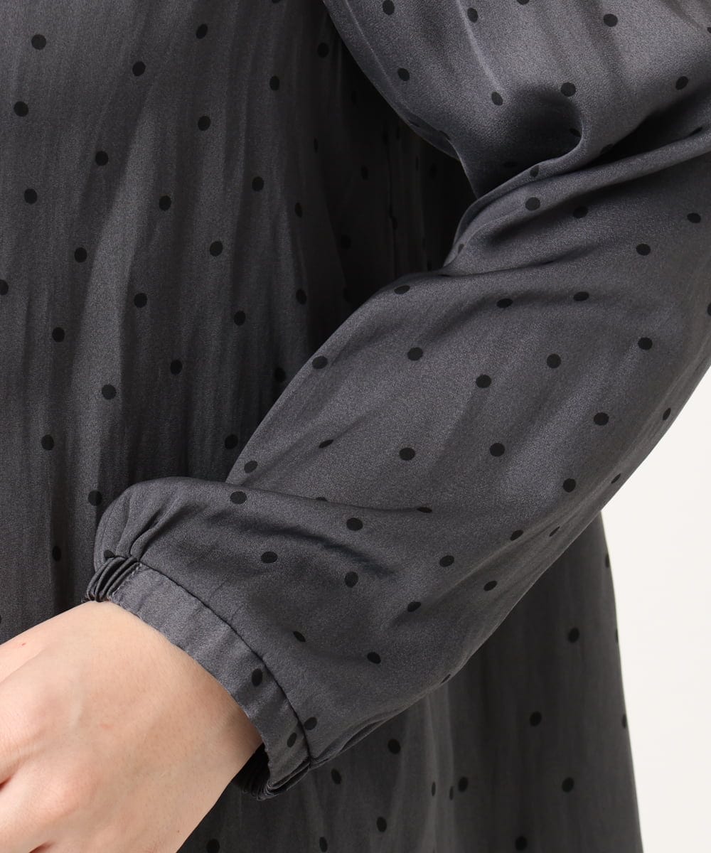 OLBKA04099 eur3(エウルキューブ) 【大きいサイズ】サテンドットブラウス ダークグレー(93)