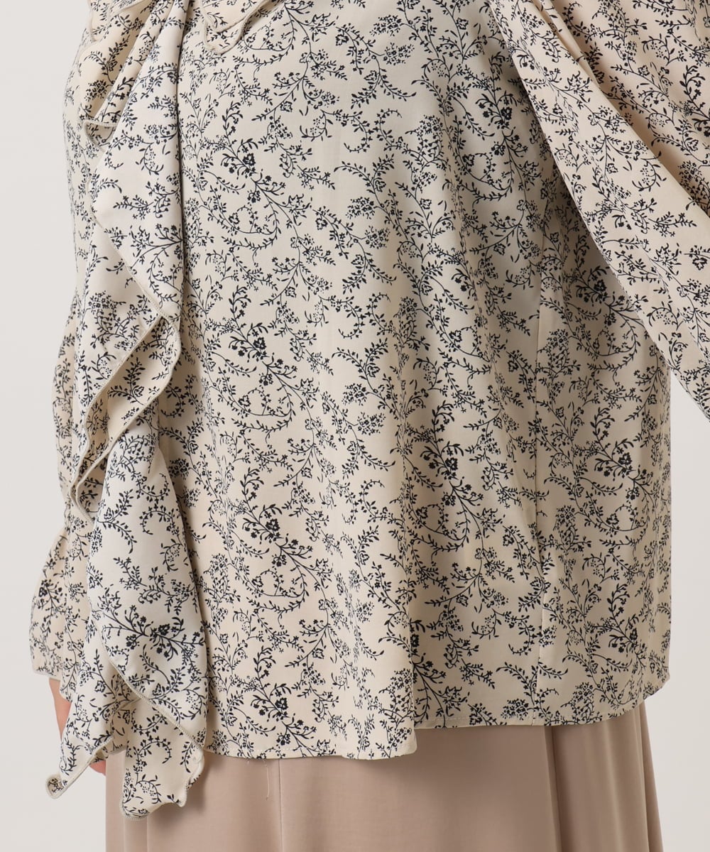 OLBKA15099 eur3(エウルキューブ) 【大きいサイズ】ラッフルネック小花プリントブラウス ベージュ(82)