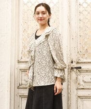 OLBKA15099 eur3(エウルキューブ) 【大きいサイズ】ラッフルネック小花プリントブラウス ベージュ(82)