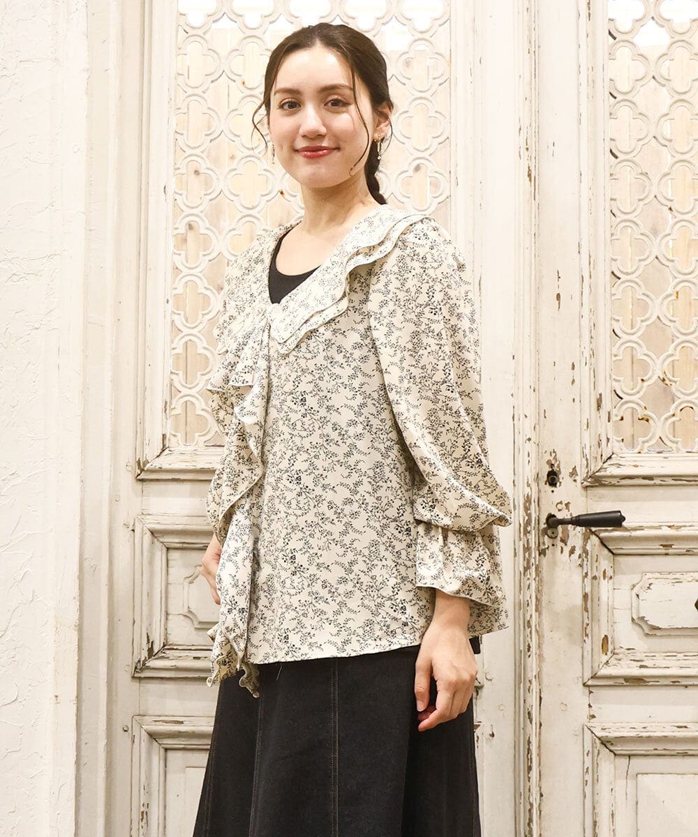 OLBKA15099 eur3(エウルキューブ) 【大きいサイズ】ラッフルネック小花プリントブラウス ベージュ(82)