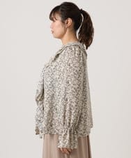 OLBKA15099 eur3(エウルキューブ) 【大きいサイズ】ラッフルネック小花プリントブラウス ベージュ(82)