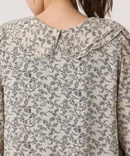 OLBKA15099 eur3(エウルキューブ) 【大きいサイズ】ラッフルネック小花プリントブラウス ベージュ(82)