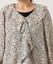 OLBKA15099 eur3(エウルキューブ) 【大きいサイズ】ラッフルネック小花プリントブラウス ベージュ(82)