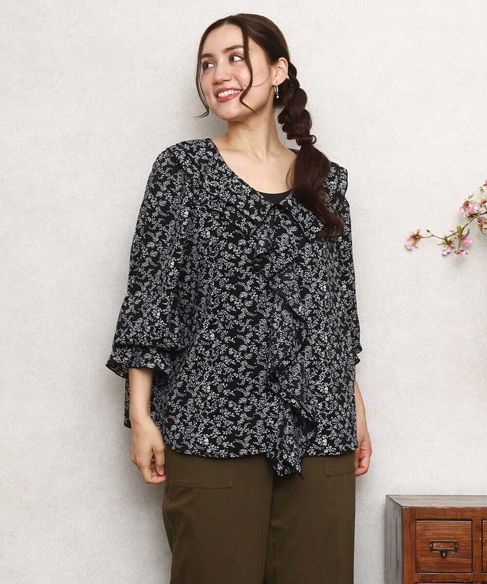 OLBKA15099 eur3(エウルキューブ) 【大きいサイズ】ラッフルネック小花プリントブラウス ブラック(94)