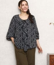 OLBKA15099 eur3(エウルキューブ) 【大きいサイズ】ラッフルネック小花プリントブラウス ブラック(94)