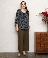 OLBKA15099 eur3(エウルキューブ) 【大きいサイズ】ラッフルネック小花プリントブラウス ブラック(94)