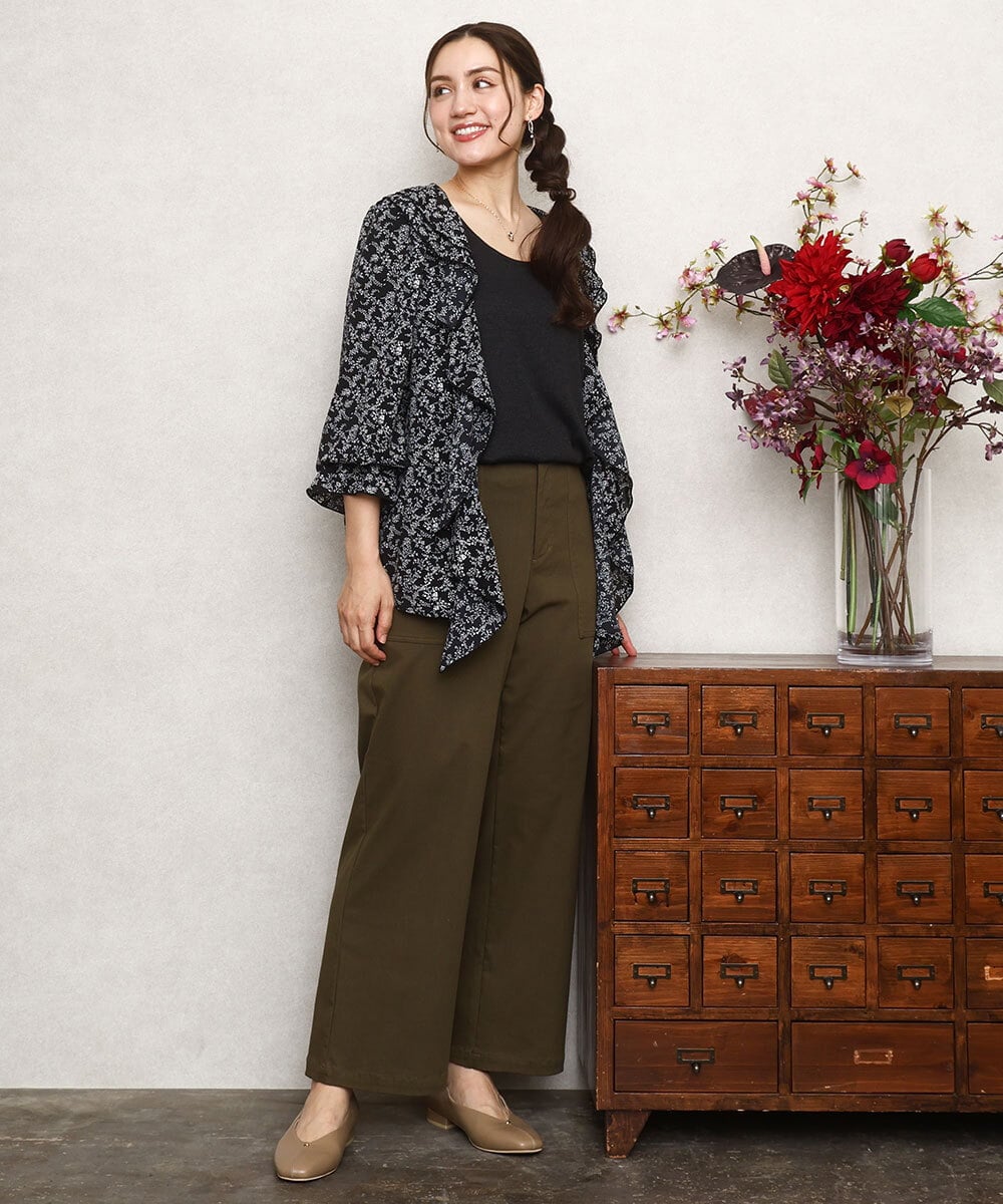 OLBKA15099 eur3(エウルキューブ) 【大きいサイズ】ラッフルネック小花プリントブラウス ブラック(94)