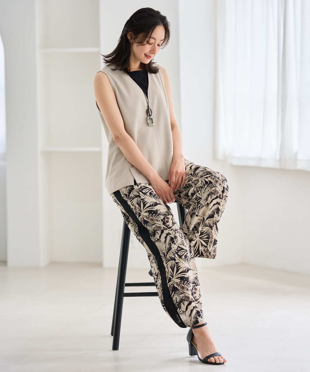 PZKGD34210 GEORGES RECH(ジョルジュ・レッシュ)  [セットアップ対応]VネックAラインベスト ブラック