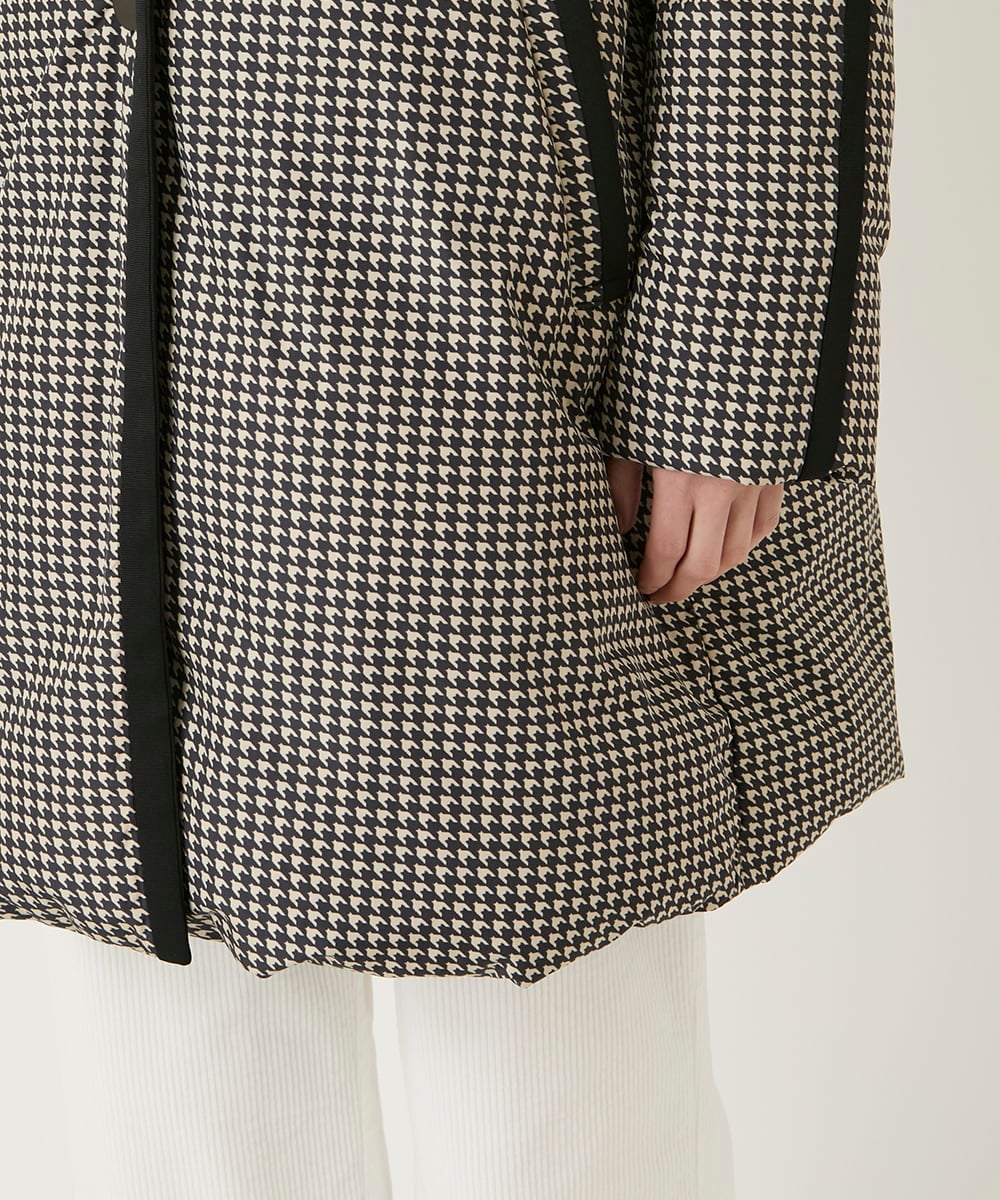 R6UAF01590 HIROKO BIS(小さいサイズ)(メゾン ドゥ サンク) 【小さいサイズ】千鳥プリントテープアクセントダウンコート ブラック