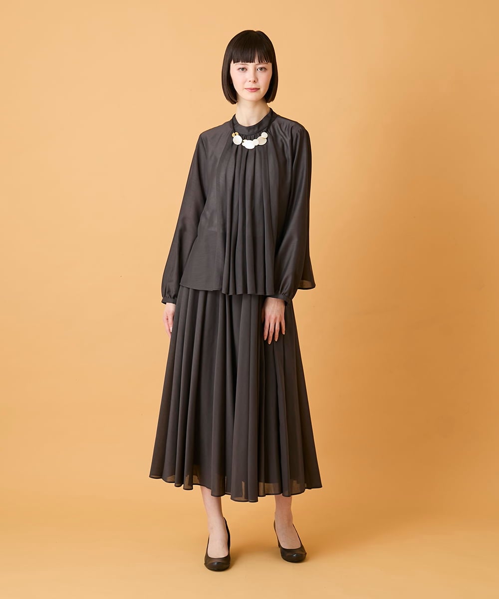 RBBED50260 HIROKO BIS(ヒロコ ビス) スタンドカラーかまぼこプリーツブラウス /洗える チャコールブラウン