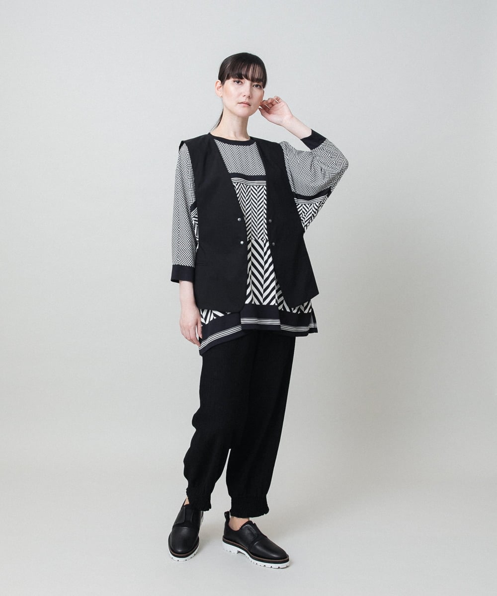 RHJHE03540 HIROKO KOSHINO(ヒロココシノ) ノーブルラインデザインベスト /日本製/洗える ベージュ