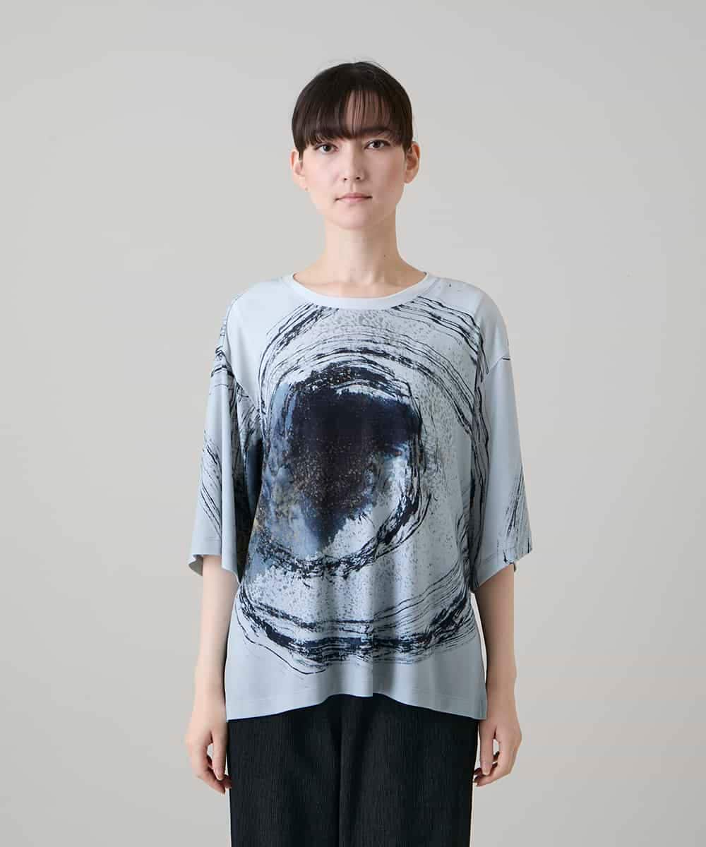 RHKHE05390 HIROKO KOSHINO(ヒロココシノ) 墨絵プリントデザインTシャツ /日本製/洗える ブルーグレー