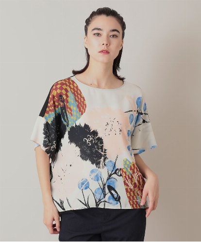 RHKIE13430 HIROKO KOSHINO 【ブラック：WEB/京王百貨店新宿店限定カラー】スリットスリーブプリントカットソー/日本製/洗える