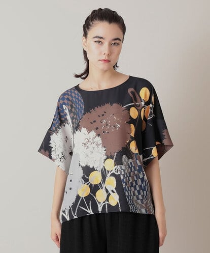 RHKIE13430 HIROKO KOSHINO 【ブラック：WEB/京王百貨店新宿店限定カラー】スリットスリーブプリントカットソー/日本製/洗える