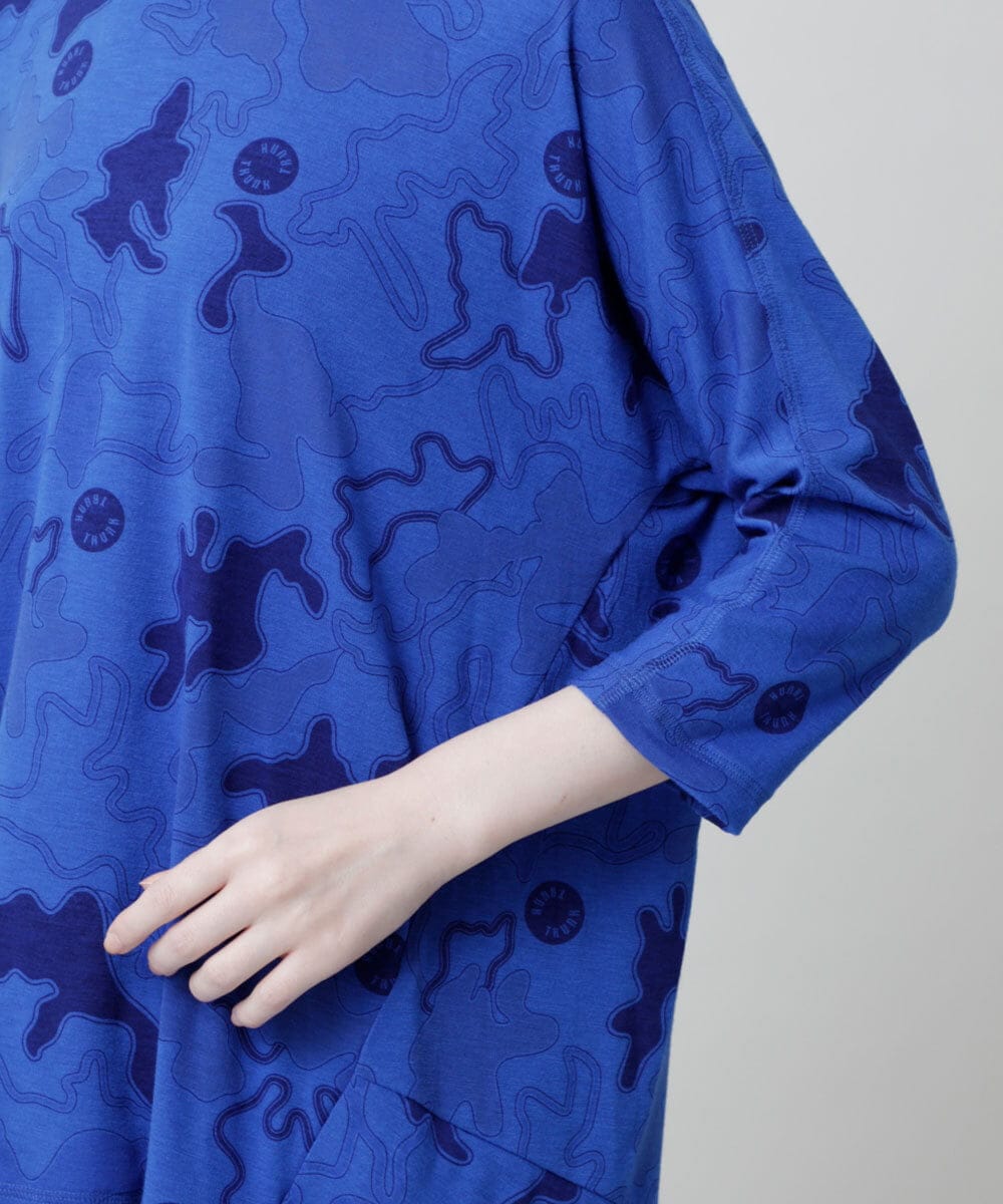 RSKGF30360 TRUNK HIROKO KOSHINO(ヒロココシノ) ドット×迷彩モチーフデザインプルオーバー /日本製/洗える ブルー